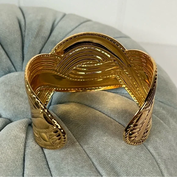 Vintage Avon Goldplated "Moroccan Weave" Extra Wide Gold Cuff Bracelet - Picture 5 of 10